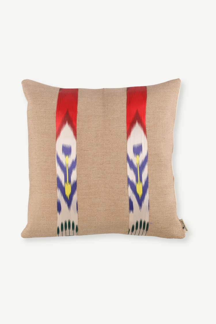 Decorative square 43x43cm cushion with ikat patterns